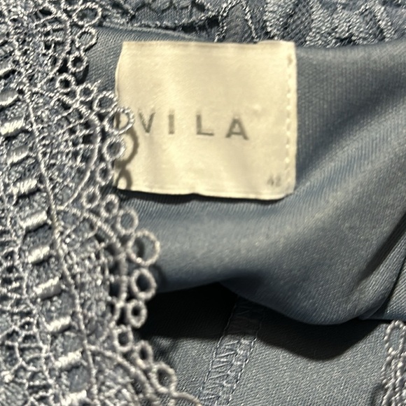 Beautiful lace dress - Picture 4 of 4